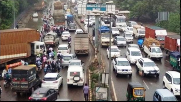 gurgaon, gurgaon traffic, gurgaon rain, gurgaon jam, gurgaon jam news, gurgaon latest news, gurgaon today news, gurgaon rains, gurugram, gurugram haryana, heavy rain in gurgaon, gurgaon traffic jam, gurgaon traffic jam news, Gurgaon haryana, gurgaon heavy rain, India News, Jansatta