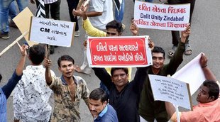 dalits protest, gujarat dalits protest, una dalits protest, una dalits, gujarat dalits flogging, una dalits flogging, gujarat news, latest news, india news, gujarat news