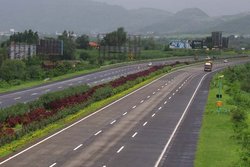 देश में 22 हाइवे को चौड़ा कर रनवे में बदलने की तैयारी
