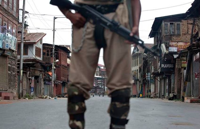 jammu kashmir, srinagar, kashmir unrest, srinagar bunker, securuty forces, kashmir protest, hizbul militants