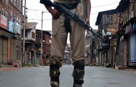 kashmir, kashmir unrest, information blackout kashmir, kashmir newspapers seized, kashmir press raided, police brutality kashmir