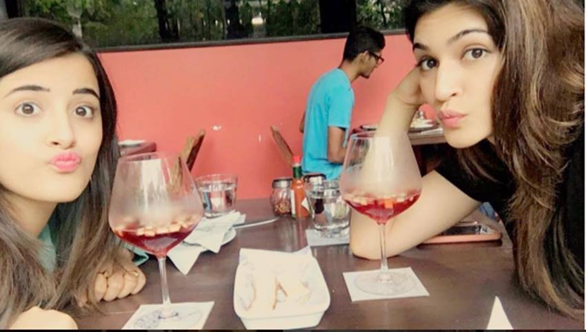 Kriti Sanon, Kriti Sanon birthday, Kriti Sushant, Kriti Sanon Sushant Singh Rajput, Sushant Singh Rajput, Kriti Sushant Affair, Raabta movie, Raabta shooting, Kriti Sushant Dating, Kriti Sushant relationship, Kriti Sushant Raabta, Kriti Sushant photos, Kriti Sanon hot photos, Entertainment, jansatta