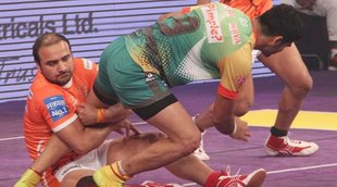 "Pro Kabaddi Season 4, Pro Kabaddi Season 4 live video, Pro Kabaddi Season 4 live score, Kabaddi live score, kabaddi live streaming, Pro Kabaddi semifinal, Patna Pirates vs Puneri Paltan, pro kabaddi semifinal teams, Sports