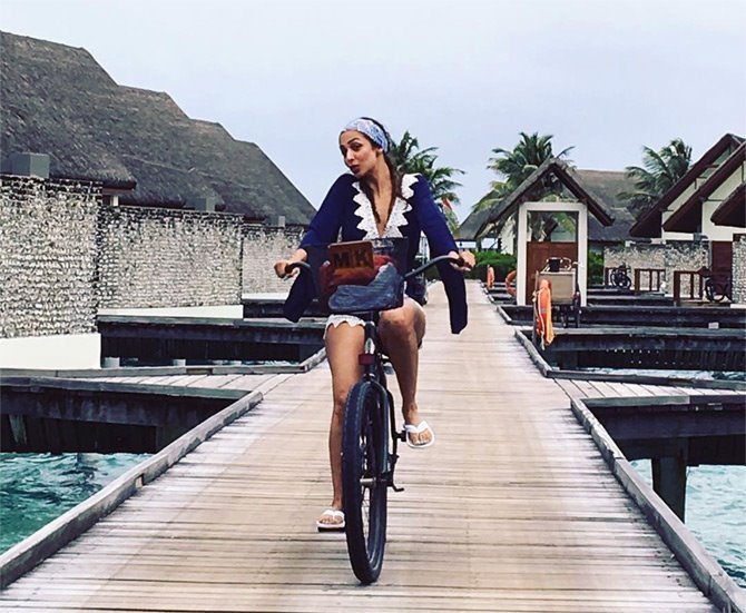 मलाइका का मालदीव हॉलिडे तो हर दिन छाया रहा। वहां से हर रोज मलाइका एक से बढ़कर एक तस्वीरें पोस्ट कर रही थीं।