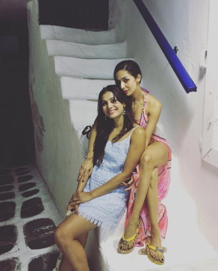 इन दिनों मालदीव में छुट्टियां मना रहीं मलाइरा ने इंस्टाग्राम पर शेयर की कुछ अंडर वॉटर तस्वीरें