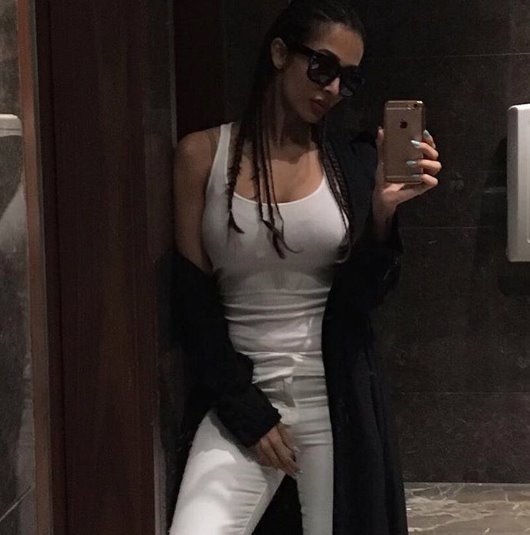 इस वेकेशन पर मलाइका के अलग-अलग स्टाइल लड़कियों के लिए एक नया स्टाइल स्टेटमेंट सेट कर सकते हैं