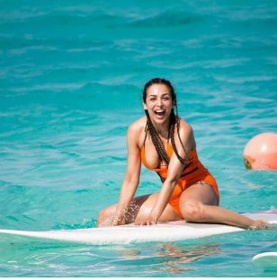 मलाइका अरोड़ा खान इन दिनों मालदीव में छुट्टियां मना रही हैं। वहां से मलाइका रोजाना अपनी नई तसवीरें शेयर कर रही हैं जो यहां सुर्खियां बटोर रही हैं। आज यानि 12 जुलाई की सुबह भी उन्होंने ये तस्वीरें शेयर की हैं। जो इंटरनेट पर ट्रेंड कर रही हैं।