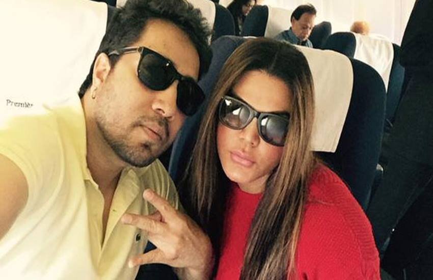 बदसलूकी मामलाः मीका पर मॉडल द्वारा लगाए गए आरोप में आया राखी सावंत का बयान