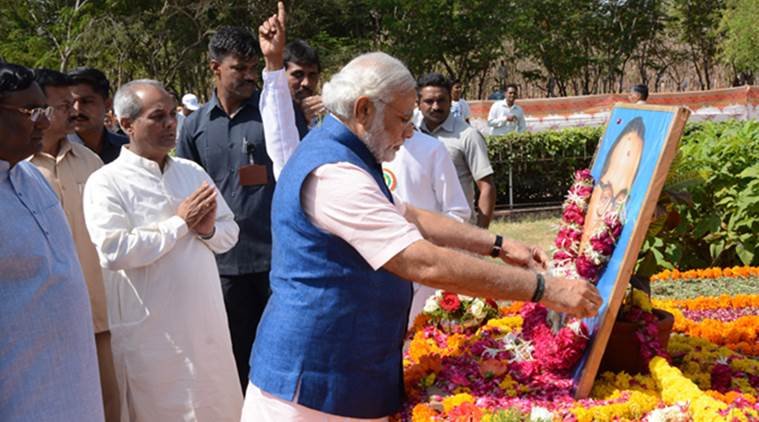 बाबा साहब भीमराव अंबेडकर को श्रद्धांजलि देते पीएम नरेंद्र मोदी (File Photo)