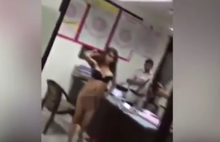 ahemdabad,Girl strips Naked ahemdabad,Girl strips Naked