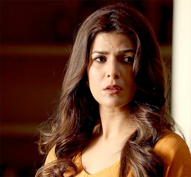 एयर लिफ्ट : 129 करोड़, टोटल कमाई = 129 करोड़