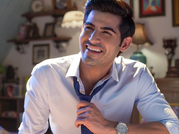 फाइनली ओमकार कपूर...ओह गॉड इनके लिए क्या ही कहें। प्यार का पंचनामा-2 में इन्हें देखने के बाद तो शायद किसी को कोई और लड़का पसंद ही ना आए।