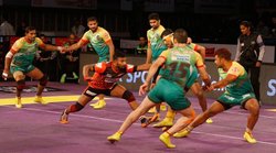 live streaming pro kabaddi, Pro Kabaddi season 4, Bengal Warriors vs Patna Pirates: दोनों टीमें बराबर के स्कोर पर
