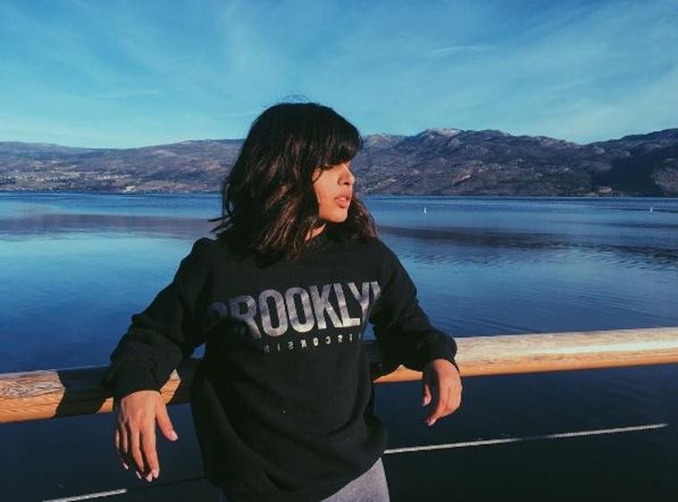 नवप्रीत अकसर प्रियंका चोपड़ा स्टाइल में तस्वीरें क्लिक कर इंस्टाग्राम पर अपलोड करती रहती हैं।