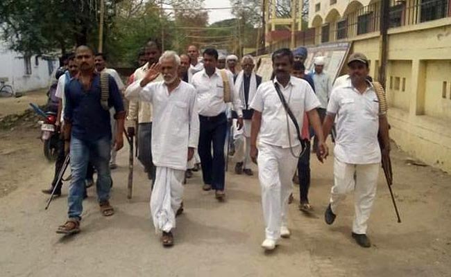 Mathura, Mathura clashes, Mathura violence, Akhilesh Yadav, mathura netaji club, mathura clashes netaji group, Mathura violence politics, Mathura deaths, UP clash, uttar pradesh clash, mathura clash, Jawahar Bagh by activists, azad bharat vidhik Vaicharik Kranti Satyagrahi, H R Sharma, policeman dead, dead policeman, mathura police dead, uttar pradesh news, india news