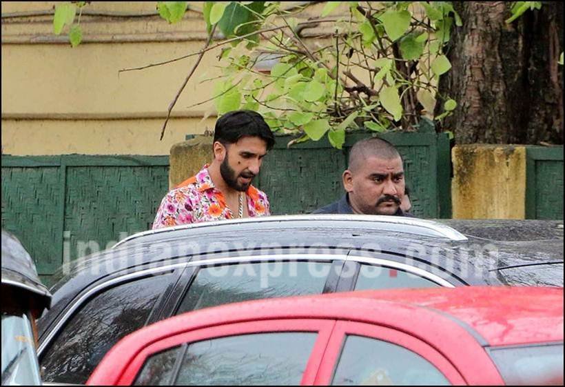 बता दें कि रणवरी ने हाल ही में ही फिल्म बेफिक्रे की शूटिंग खत्म की है। अब संजय लीला भंसाली की फिल्म पद्मावती में उनके मुख्य किरदार में होने की खबरें हैं।