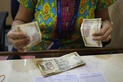 तीन लाख रूपये से अधिक के नकद लेनदेन पर लगे रोकः SIT
