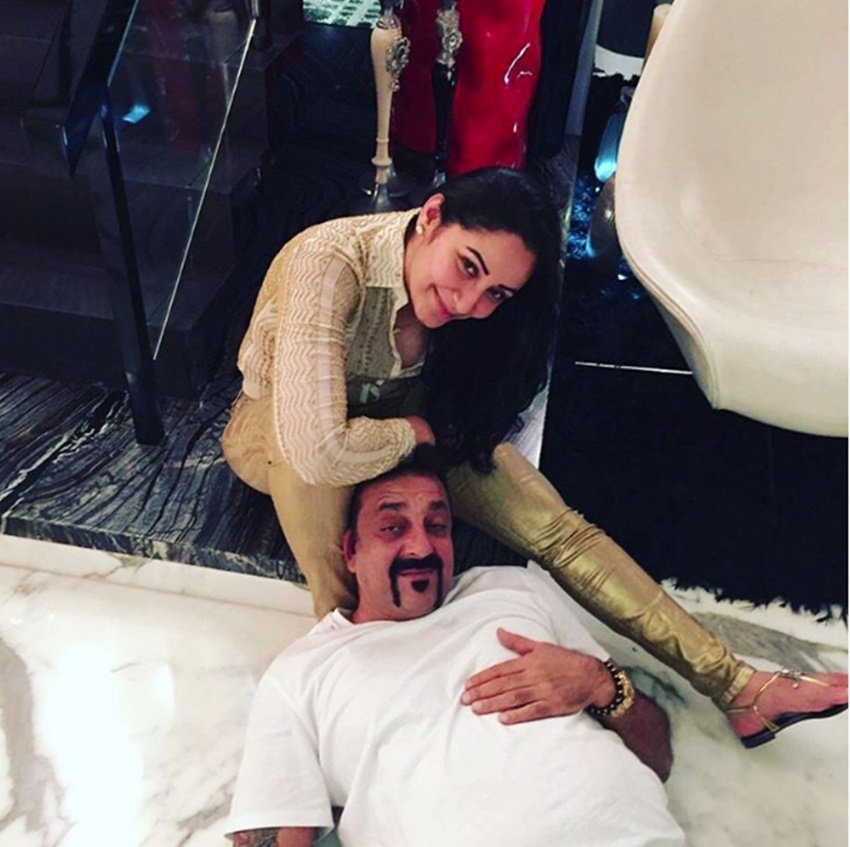 Sanjay Dutt, Sanjay Dutt birthday party, Maanayata Dutt, Sanjay Dutt birthday, birthday party, salman khan, sanjay dutt salman khan, Sanjay Dutt birthday pics, Sanjay Dutt birthday salman khan, Sanjay Dutt 57th birthday, Sanjay Dutt turns 57, Sanjay Dutt grand birthday, Sanjay Dutt lavish birthday, Entertainment, jansatta