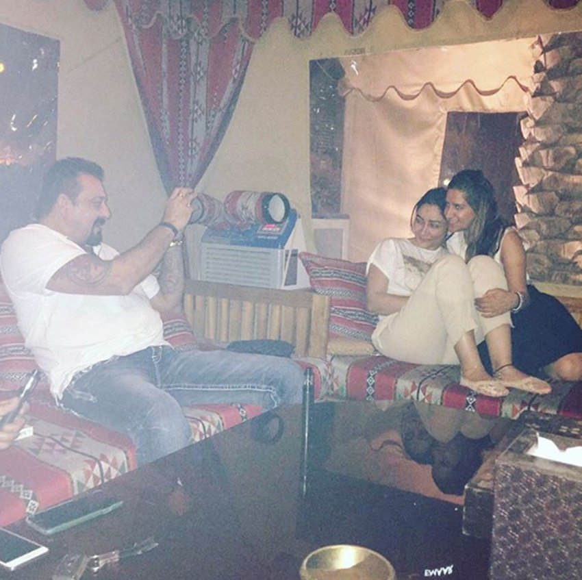 Sanjay Dutt, Sanjay Dutt birthday party, Maanayata Dutt, Sanjay Dutt birthday, birthday party, salman khan, sanjay dutt salman khan, Sanjay Dutt birthday pics, Sanjay Dutt birthday salman khan, Sanjay Dutt 57th birthday, Sanjay Dutt turns 57, Sanjay Dutt grand birthday, Sanjay Dutt lavish birthday, Entertainment, jansatta