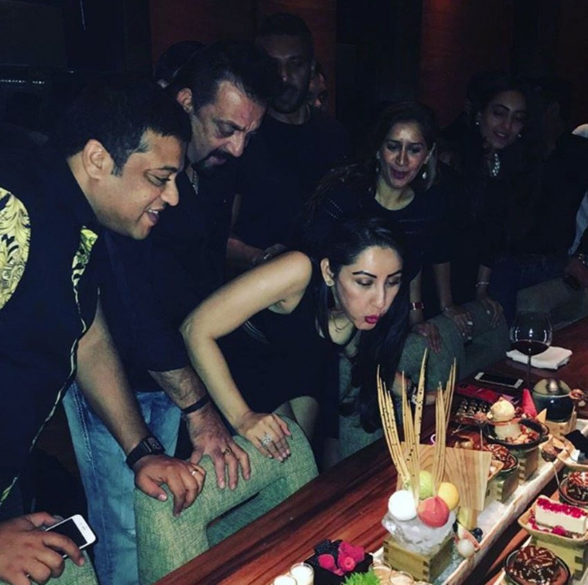 Sanjay Dutt, Sanjay Dutt birthday party, Maanayata Dutt, Sanjay Dutt birthday, birthday party, salman khan, sanjay dutt salman khan, Sanjay Dutt birthday pics, Sanjay Dutt birthday salman khan, Sanjay Dutt 57th birthday, Sanjay Dutt turns 57, Sanjay Dutt grand birthday, Sanjay Dutt lavish birthday, Entertainment, jansatta