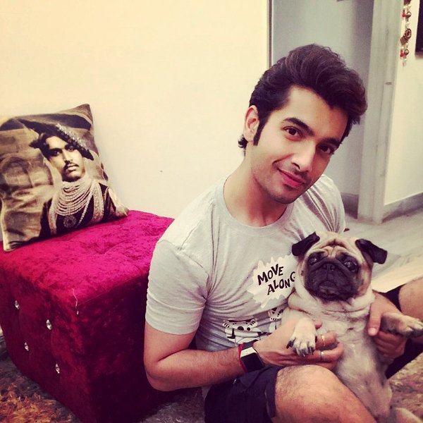 कलर्स पर आने वाले शो कसम के ऋषि यानि शरद के पग का नाम मस्की है।