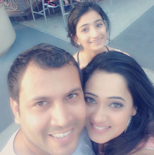 इस हैपी फैमिली में जल्द एक नए मेहमान की एंट्री होने वाली है।