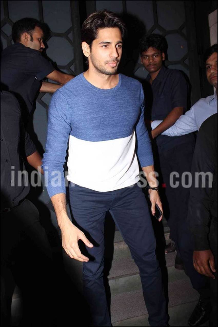 Ranbir kapoor, Ranveer Singh, Deepika Padukone, Ranveer Deepika, Ranbir Deepika Photos, Deepika Boyfriend, Ranbir Ranveer Together, Deepika Hot Photos, Unseen Bollywood Photos, Page 3 Parties, Bollywood Parties, Shah Rukh Khan, Karan Johar, Alia Bhatt, Vidya balan, Preity Zinta, Anushka Sharma, Entertainment, Entertainment News, Hindi News, Bollywood News, Bollywood Gossip, Jansatta