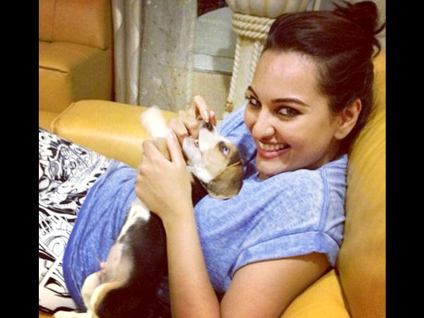 Pics: कोई कोक और बकार्डी बुलाता है तो कोई जंजीर, अनोखा है सेलिब्रिटीज का Pet Love