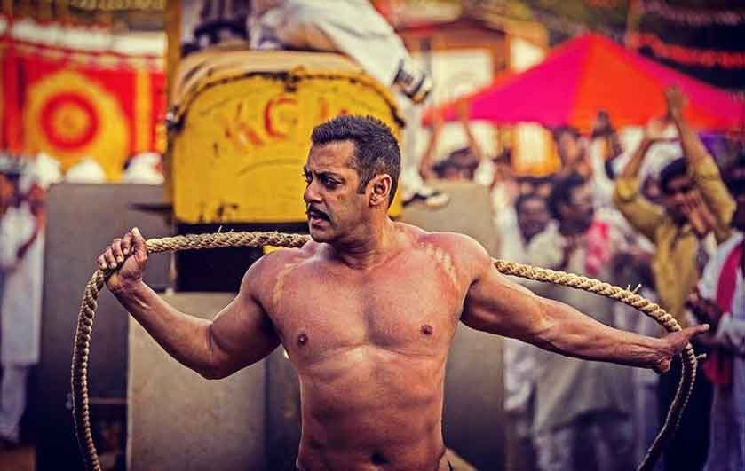 3- एक और रिकॉर्ड जो सुल्तान के नाम है वो है कि इस फिल्म के रिलीज होने से तीन दिन पहले से ही फिल्म के लिए एडवांस बुकिंग होना शुरू हो गई थी। रिलीज से पहले हुई बुकिंग में ही फिल्म ने 20 करोड़ कमा लिए थे। ये बुकिंग सलमान की बाकी फिल्मों बजरंगी भाईजान और किक से बहुत ज्यादा है।