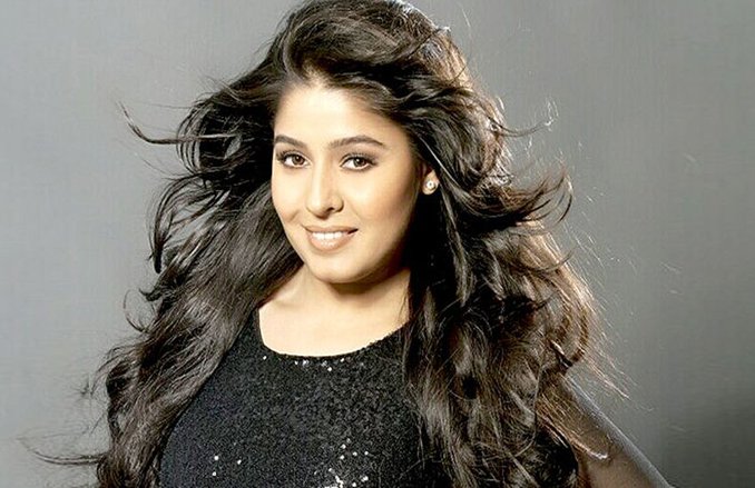 कैमरे के पीछे Singing करने वाली सिंगर सुनिधि कर रहीं डेब्यू, इस फिल्म में बनेंगी एक्ट्रेस