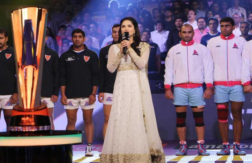 Sunny Leone sing National Anthem, Pro Kabaddi League, Sunny Leone National Anthem, Sunny Leone, Pro Kabbadi league