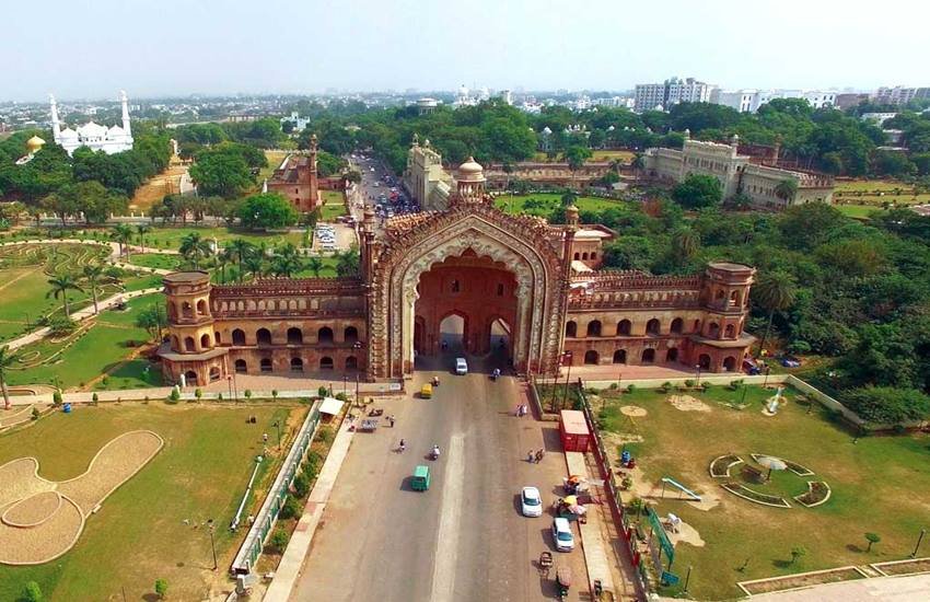 राजनीतिः आमदनी, अठन्नी खर्चा रुपैया राजनीतिः आमदनी, अठन्नी खर्चा रुपैया