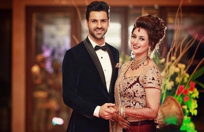 दिव्यांका और विवेक अब एक मैरिड कपल हैं और मुंबई में एक घर में रहने वाले हैं। जिस तरह उनकी शादी और हर एक रस्म खास रही। उनका नया घर भी उतना ही खास और खूबसूरत है। देखिए उनके घर की कुछ खास तस्वीरें।