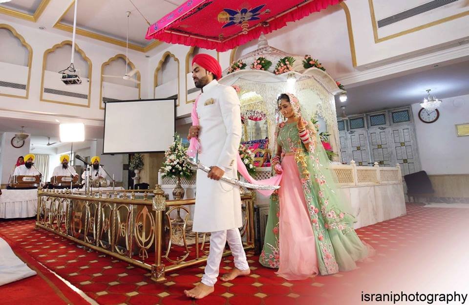 इस शादी में दोनों के परिवार और करीबी दोस्त शामिल रहे। शादी से पहले 27 अगस्त को सगाई की रस्म हुई।