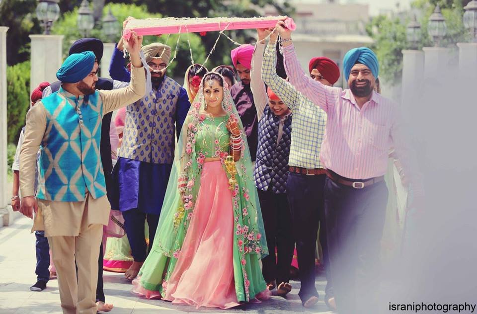 छोटे पर्दे के स्टार्स हुनर हली मयंक गांधी ने शादी कर ली है। दोनों ने 28 अगस्त को दिल्ली में शादी की। (Photo credit: Israni Photography)