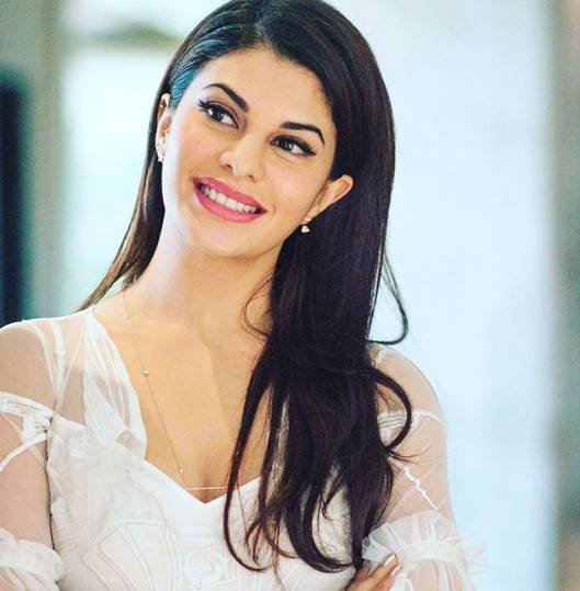 जब जैकी को अपनी पहली फिल्म अलादीन के ऑडिशन के लिए कॉल आया था तो उन्हें हिंदी बोलनी नहीं आती थी। उन्हें फ्लैट दिलाने वाले ब्रोकर ने उन्हें ऑडिशन से पहले हिंदी बोलना सिखाया था। जैकलीन ने हाल ही में एक शो में इस बात का खुलासा किया।