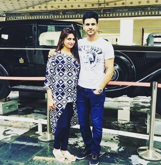 शादी के बाद से तुरंत काम में बिजी हुआ ये क्यूट कपल फाइनली कुछ टाइम निकाल कर छुट्टियों पर आ गया है।
