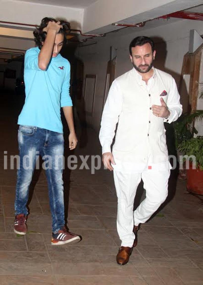 बातचीत खत्म कर पार्टी की तरफ बढ़ते सैफ और इब्राहिम। इस मौके पर सैफ की बेटी सारा की तस्वीर क्लिक होनी रह गई। बता दें कि सारा हाल ही में कोलंबिया यूनिवर्सिटी से ग्रैजुएट हुई हैं। ऐसी खबरें बै कि परिवार के नक्शे कदम पर चलते हुए सारा भी बॉलीवुड में एंट्री ले सकती हैं। हो सकता है कि सारा स्टूडेंट ऑफ द ईयर-2 से बॉलीवुड में एंट्री लें। इस फिल्म के लिए टाइगर का नाम तो फाइनल हो चुका है लेकिन अभी एक्ट्रेस के लिए कोई नाम फाइनल नहीं हुआ है।