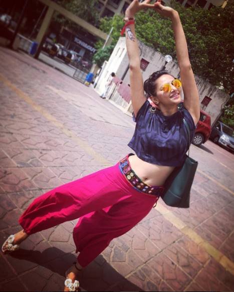 मस्ती के मूड में रिशिना। बता दें कि ज्यादातर शूटिंग में बिजी रहने वाली रिशिना सोशल मीडिया पर भी काफी एक्टिव हैं।