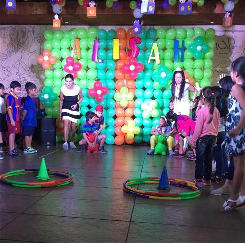 बर्थडे पार्टी पर कुछ मजेदार गेम्स भी रखे गए थे।