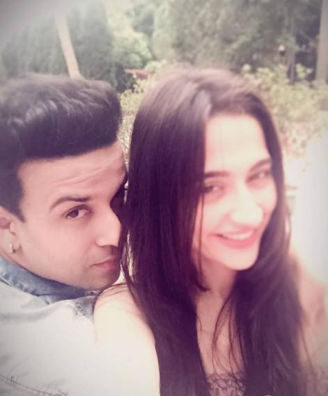 आमिर के साथ तस्वीरें पोस्ट करने के साथ ही संजीदा ने वहां से कई सारी वीडियो भी अपलोड की हैं।