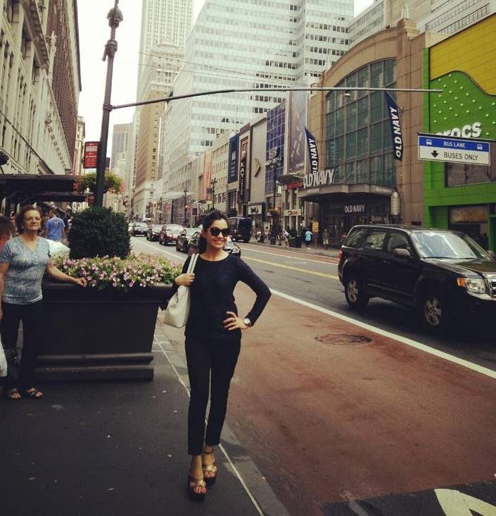 साड़ी ही नहीं हर ड्रेस में खूबसूरत लगती है भाभी जी (शुभांगी अत्रे)।