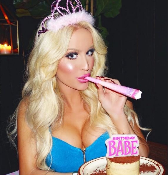"gigi gorgeous, gigi gorgeous detained dubai, gigi gorgeous transgender, gigi gorgeous detained airport dubai, gigi loren