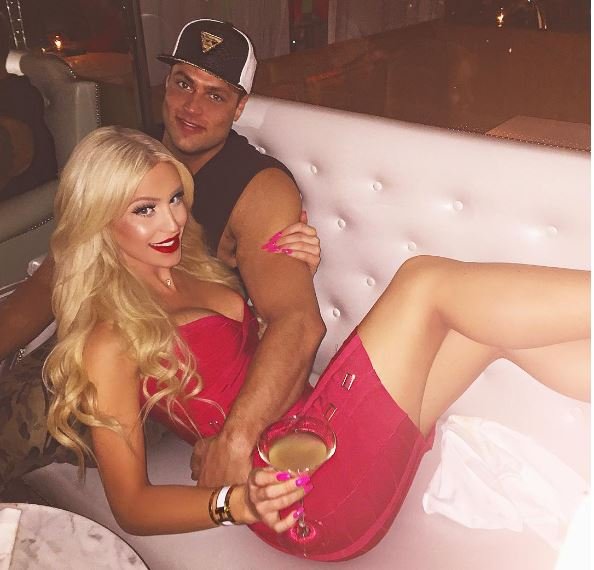 "gigi gorgeous, gigi gorgeous detained dubai, gigi gorgeous transgender, gigi gorgeous detained airport dubai, gigi loren