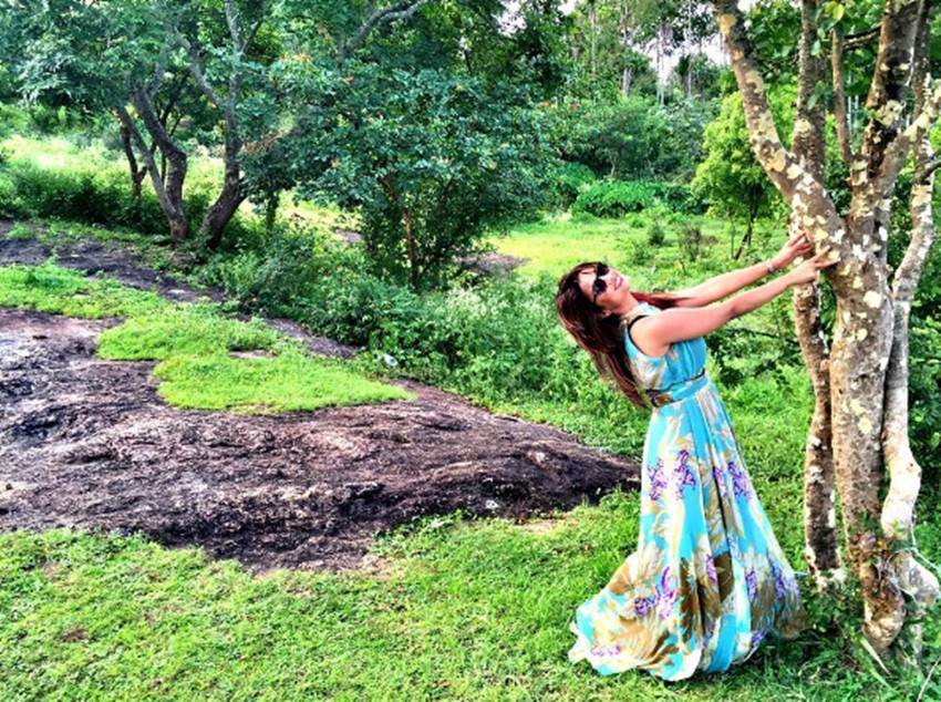 Adaa Khan, Adaa Khan Solo Holiday, Adaa Khan Photos, Naagin Actress, Naagin pics, Comedy Nights Bachao, Kerala, Kashmir, Goa, Trip, Tour, Travel, Explore India, Adaa khan hot photots