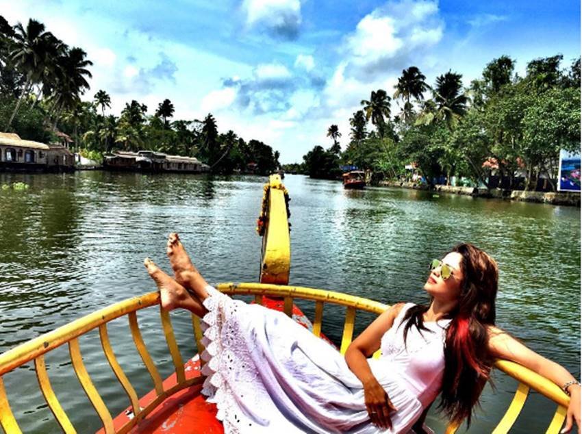 Adaa Khan, Adaa Khan Solo Holiday, Adaa Khan Photos, Naagin Actress, Naagin pics, Comedy Nights Bachao, Kerala, Kashmir, Goa, Trip, Tour, Travel, Explore India, Adaa khan hot photots