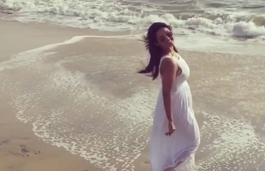 Adaa Khan, Adaa Khan Solo Holiday, Adaa Khan Photos, Naagin Actress, Naagin pics, Comedy Nights Bachao, Kerala, Kashmir, Goa, Trip, Tour, Travel, Explore India, Adaa khan hot photots