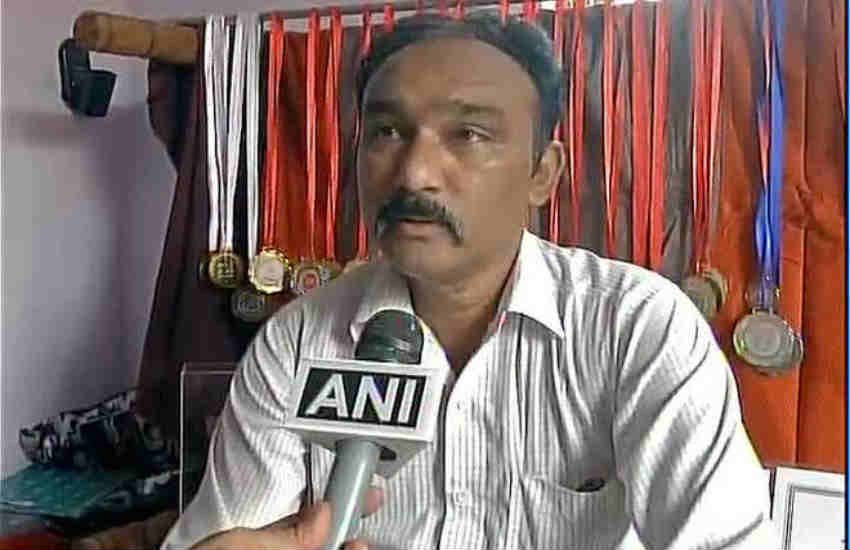 Autorickshaw driver, Gift Gun Daughter, Ahmedabad Autorickshaw, Autorickshaw Gift Gun, Autorickshaw Daughter