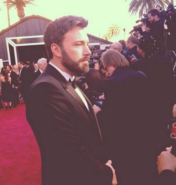 बेन अफ्लेक एक साल में 43 मिलियन डॉलर कमाते हैं।