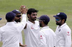 India vs West Indies: भुवनेश्वर के पांच विकेट से भारत मजबूत स्थिति में, कुल बढ़त 285 रन की